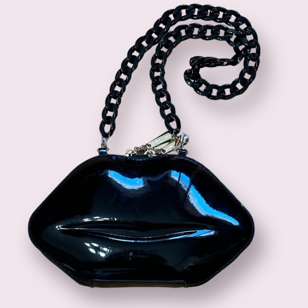 Betsey Johnson 3D Lips Faux Patent Leather Clutch Clamshell Black Purse